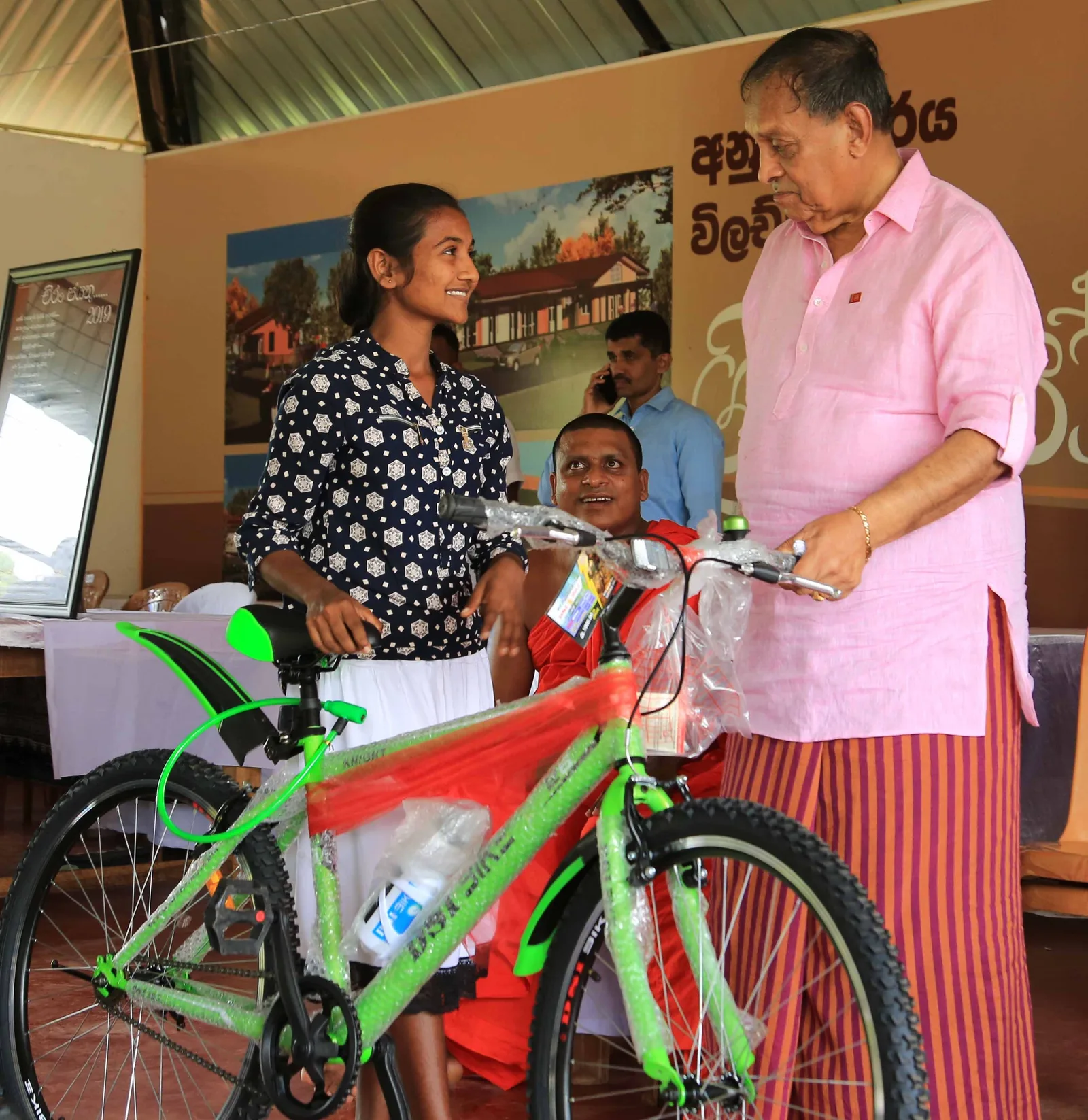 රටට හැමදාමත් ආදර්ශම දෙන කතානායක සිය උපන් දිනයේදී දුන් ආදර්ශය මෙන්න..!