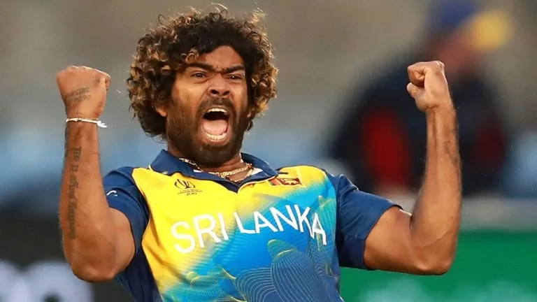 පකිස්ථානයට නොබියව ගිය ක්රිකට් ක්රීඩකයින් සිව් දෙනෙකු කපා හැරලා