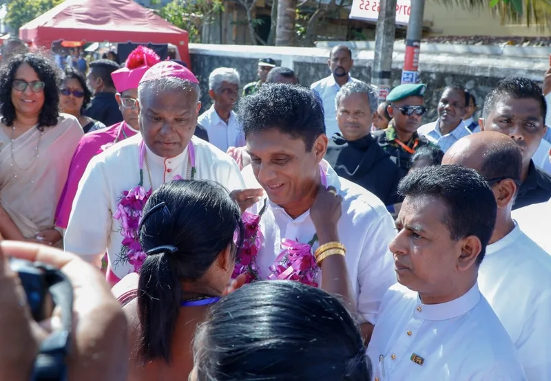 මාතර මෑණියන්ගේ ජාතික සිද්ධස්ථානයේදී හරිනියි - සජිතුයි එක මග යයි