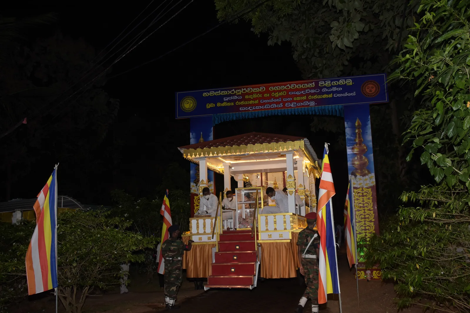 සඳහිරු සෑයේ කොත් වහන්සේ රැගත් පෙරහැර අද වාරියපොළට ලඟාවේ