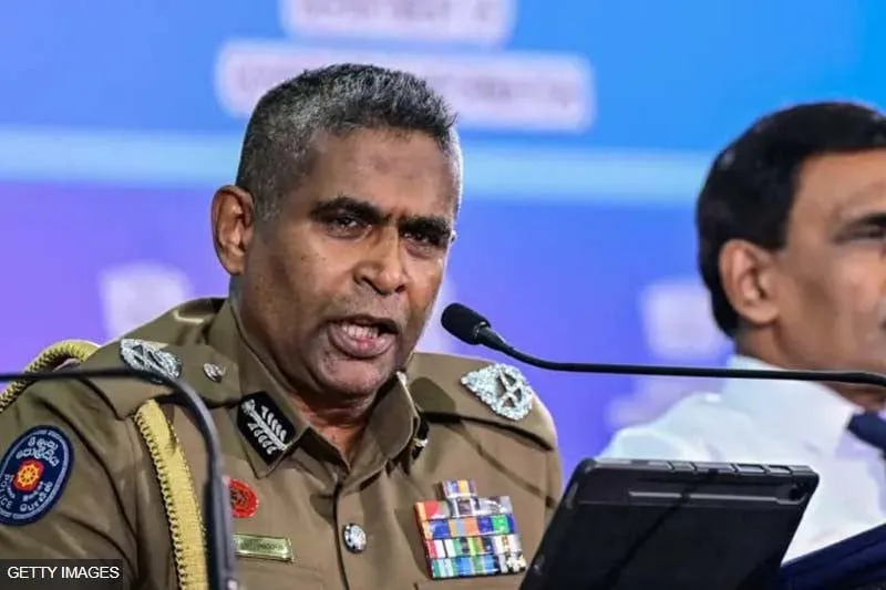 පොලිස්පති ආණ්ඩුව පාවා දෙයි