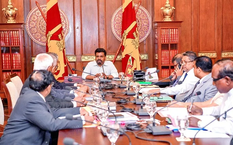 රටේ ආර්ථිකය ගොඩනැඟීම සඳහා බැංකු පද්ධතිය සහ ව්යවසායකයා යන දෙපාර්ශ්වයම ආරක්ෂා වන පරිදි තීන්දු තීරණ ගන්නවා