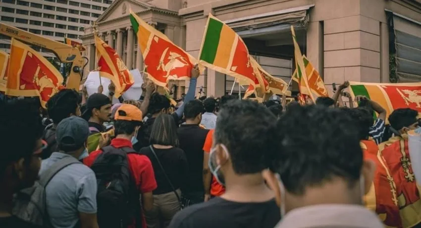 ජන අරගලය ගැන මුලින්ම අනතුරු ඇඟ වූයේ කරූ