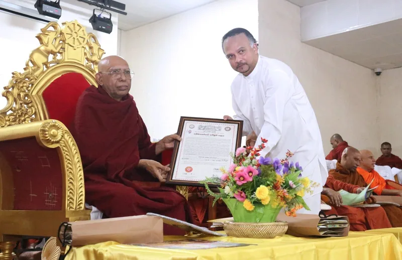 නවීන් දේශ කීර්ති සහ ශාසනාභිමානී ගෞරව සම්මානයෙන් පිදුම් ලබයි