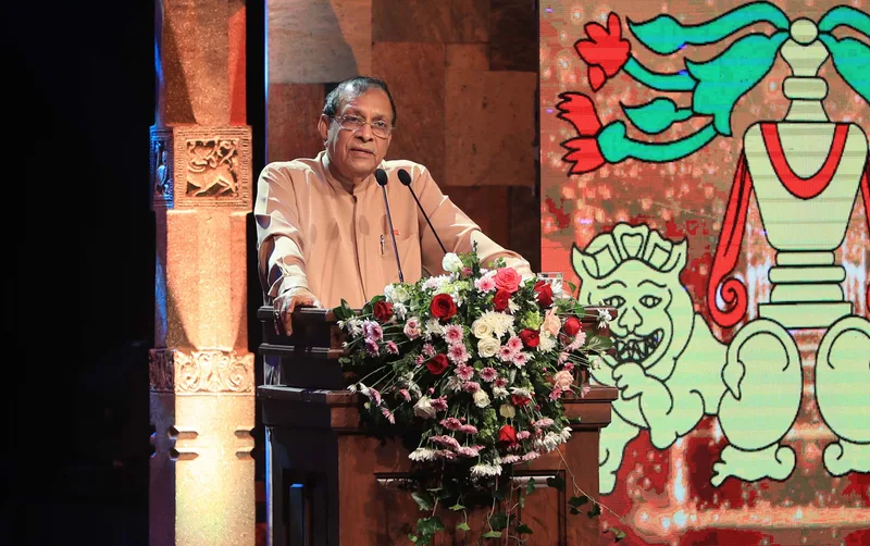 රටේ අනාගතය තරුණයින්ට භාරදිය යුතුයි-කතානායක-