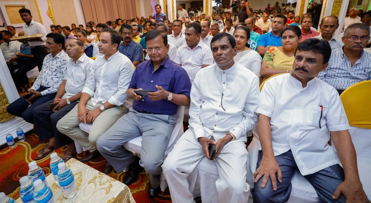 ජනපති බලයට ඇවිත් මාස 17 ට විදේශ සංචාරම 18ක් ගිහින්