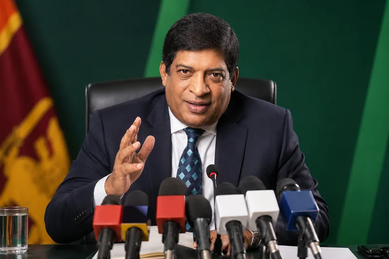 රජයේ සේවකයින්ට හාල් කිලෝ 20 ලීසිං ක්රමයට දෙනවා කියන කතාව රාජ්ය සේවකයන්ට කරපු අගෞරවයක්..!