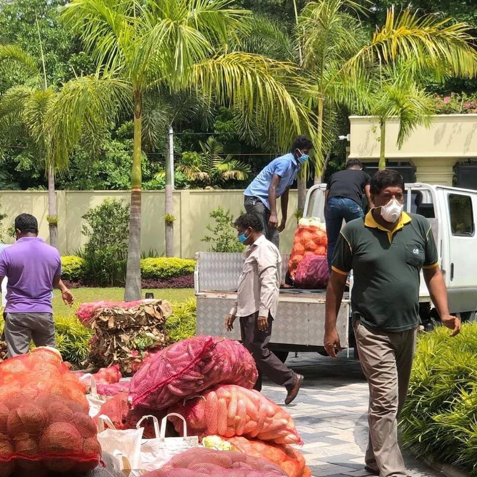 වසංගතයෙන් අදායම් අහිමිවූවන්ට රජමල් වත්තෙන් දිගටම සහන