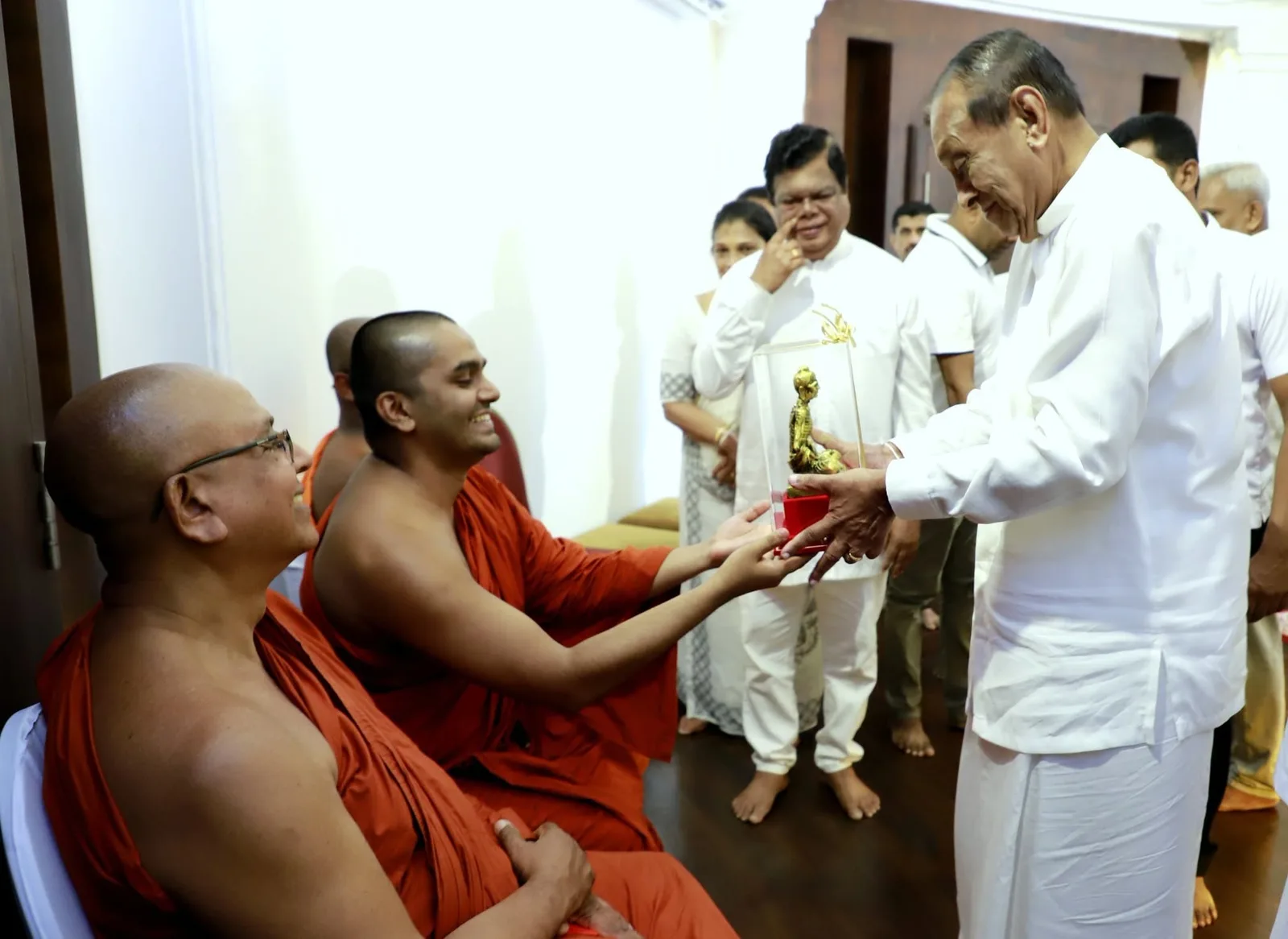 සම්බුද්ධ ශාසනයේ තිර පැවැත්ම වෙනුවෙන් තව තවත් මහා යතිවරුන් පහළ වේවා..!