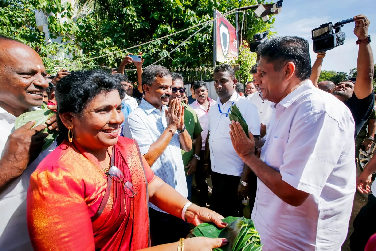 කිලිනොච්චියේ හිටපු මන්ත්‍රී මුරුගේසු සජිත්ගේ සහායට