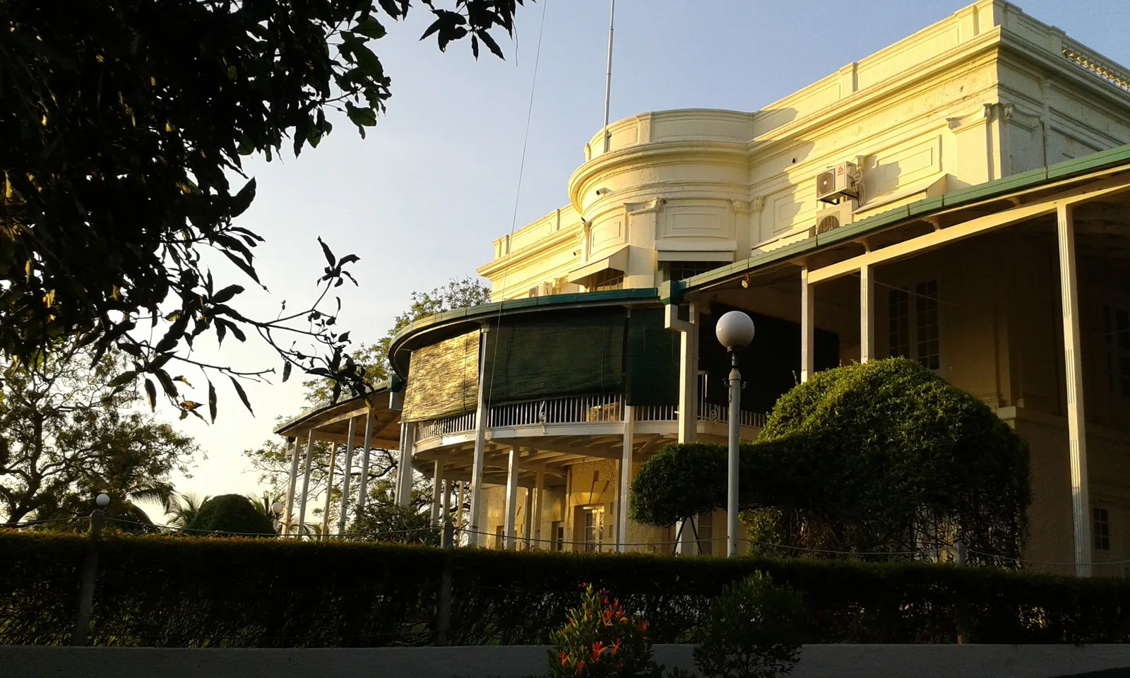 Navy House වෙත හෙළිකොප්ටරයකින් ආවේ කවුද..?