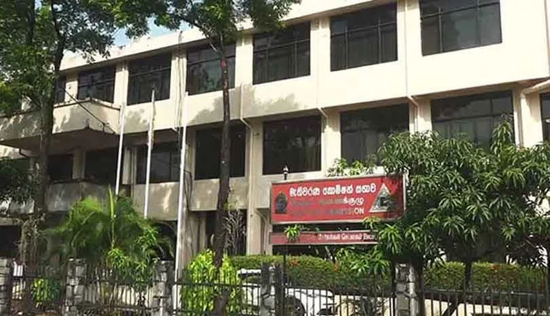 මැතිවරණ කොමසාරිස්ට පැමිණිලි ගලයි