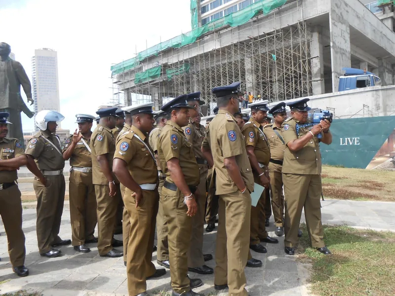 කට්ටියට ඉතින් හෙඩ්ලයිට් ගහන්න සීමාව දැන් වෙනස් කරන්න වෙයි..?