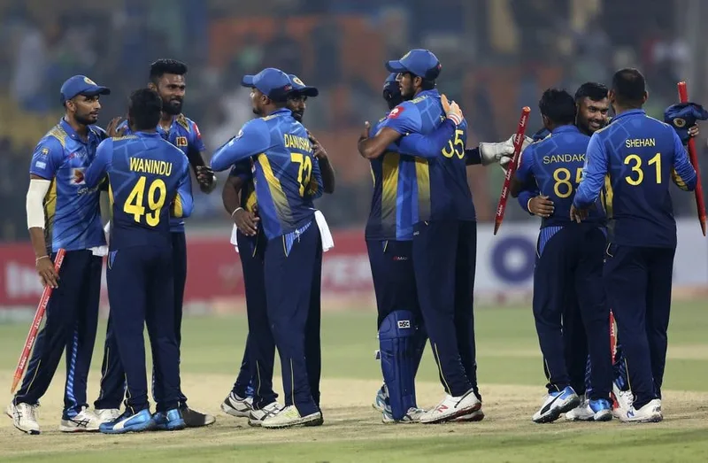 පකිස්ථානයට නොබියව ගිය ක්රිකට් ක්රීඩකයින් සිව් දෙනෙකු කපා හැරලා