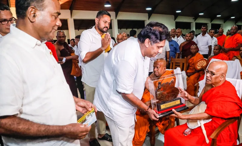 රනිල් කරන්නේ රට වැනසූ හොරුන් ආරක්ෂා කිරීමයි
