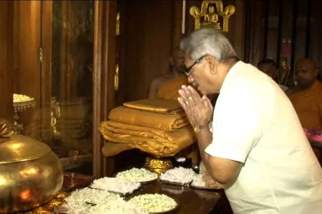 ජනාධිපති කැළණි විහාරය වැඳ පුදා ගනී