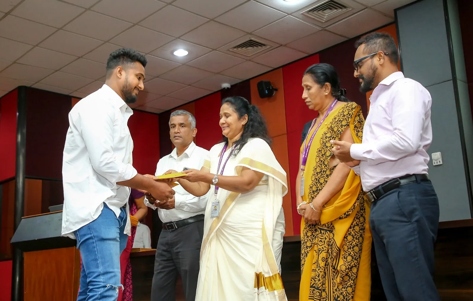 තවත් ශ්රමිකයින් 69ක් ඊශ්රායලයට පිටව යයි