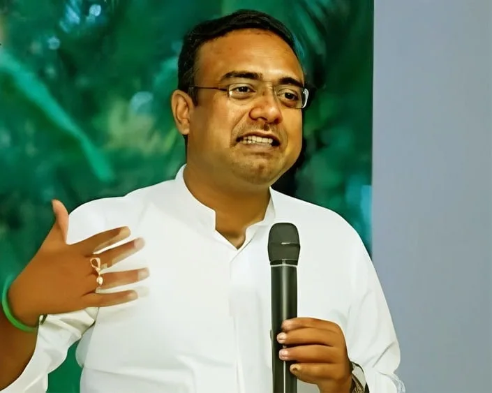 ලංකාවේ තරුණ තරුණියන්ට හම්බවුන වටිනා අවස්ථාවල් මග අරින්න එපා