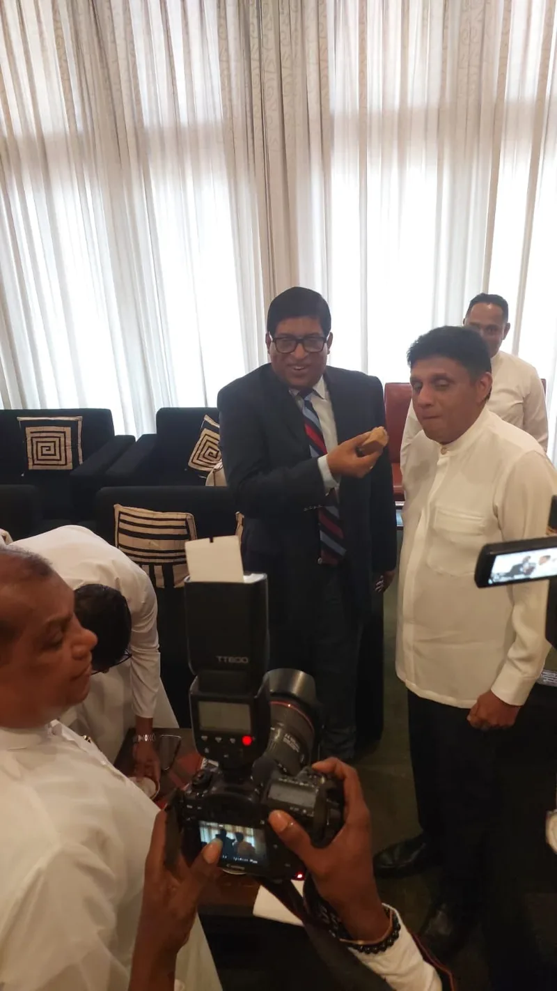 රවීගේ උපන් දිනයේ දී එජාප-සජබ එකමුතුව ගැන කතාබහක්