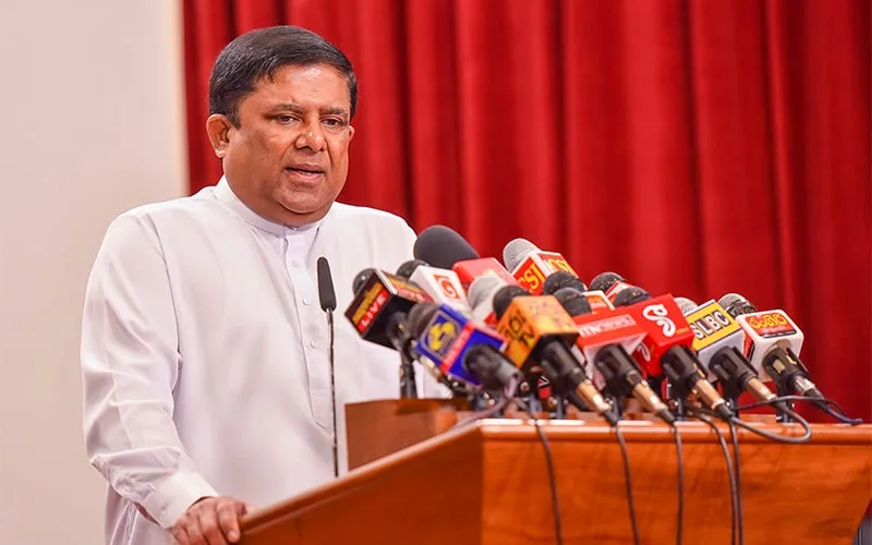 රාජ්ය සේම පෞද්ගලික අංශ සේවකයා ද එකසේ ශක්තිමත් කිරීම ජනපතිගේ අපේක්ෂාවයි