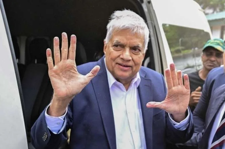 හිටපු ජනපති වෙනුවෙන් මුළු විපක්ෂයම එකට එක් වෙයි