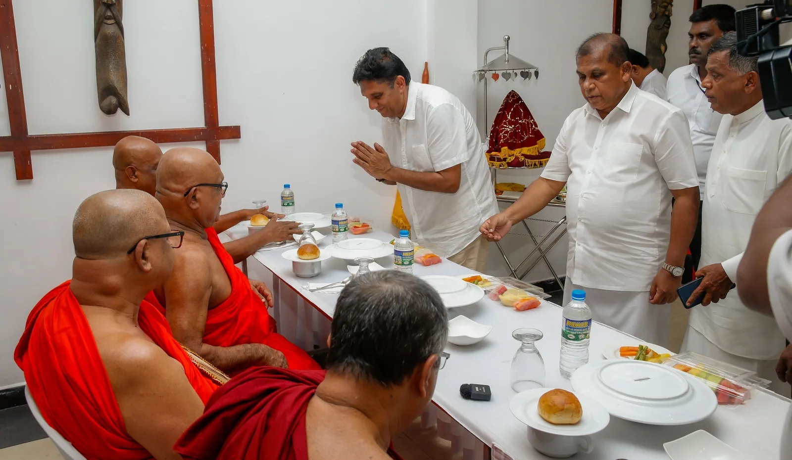 මොණරාගල කසාවතින් බැබලෙයි