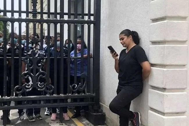 කාන්තාවන් අත්අඩංගුවට ගැනීමෙන් ආණ්ඩුවේ බියගුළුකම හෙළි වුණා