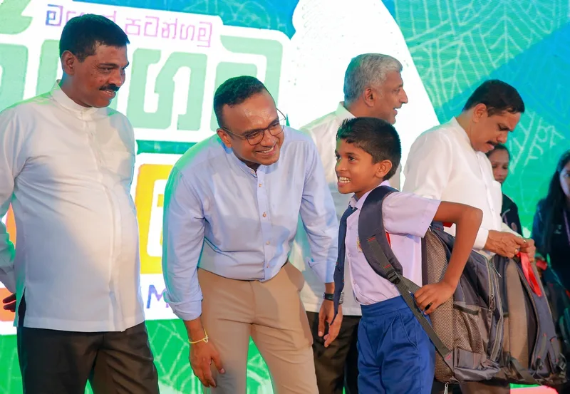 ජනපති රන්වල දෙවියන් වගේ රටට හරි පාර කියා දෙනවා