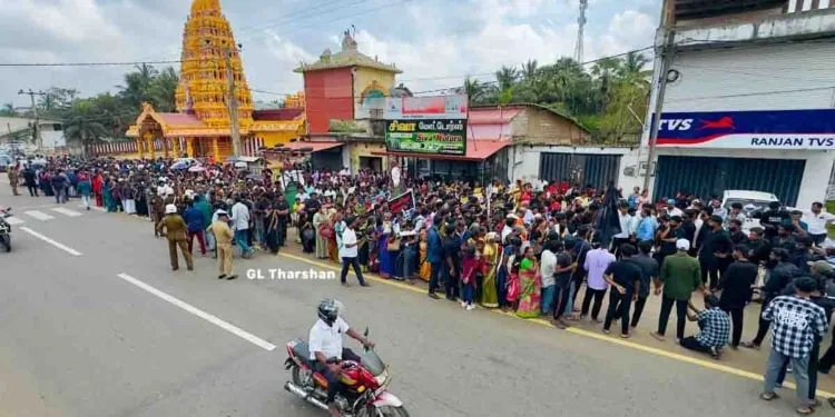 නිදහස් දා කිලිනොච්චියේ දැවැන්ත විරෝධතා - හමුදාවට ඉවත්වන ලෙස බල කරයි