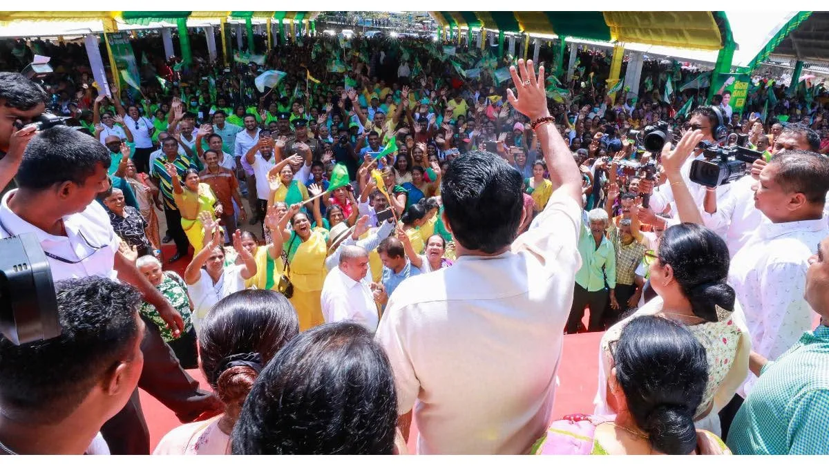 රාජ්ය සේවකයන්ගේ වැටුප් ඉහළ දමන බව සජිත් කියයි