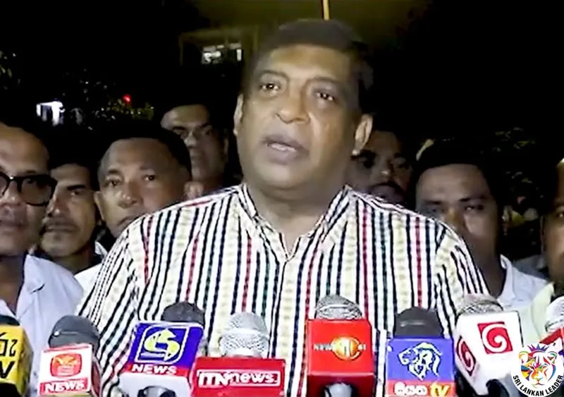 අඳුරට ශාප නොකර රට වෙනුවෙන් සියලු දෙනා එක් විය යුතුයි