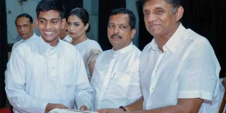 මාලිමා නගරාධිපති ලඟ තියාගෙන ආණ්ඩුවට හරි පාර ඉගැන්වූ සජිත්