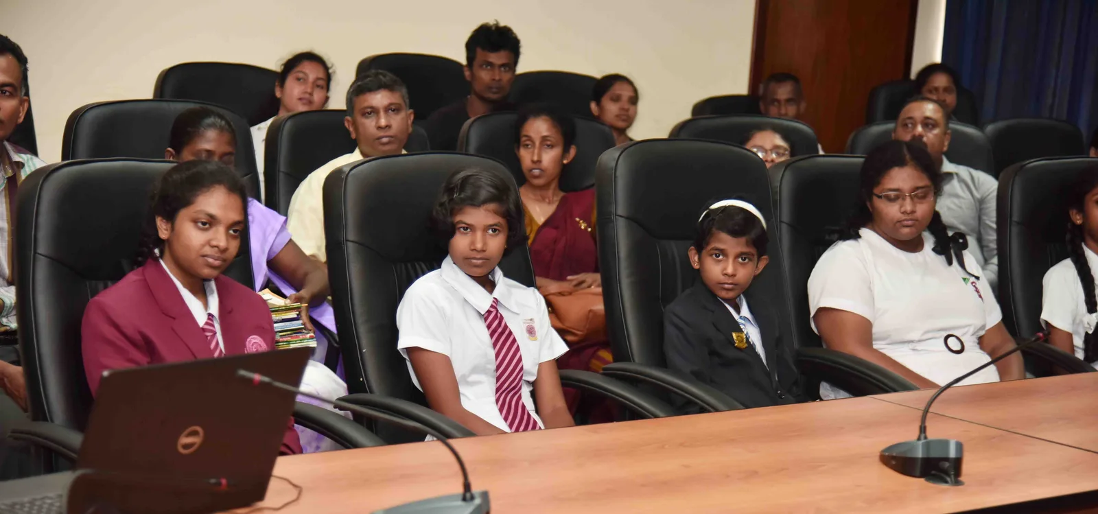 තේ මණ්ඩල රචනා තරඟයේ හපනුන්ට වැවිලි ඇමති අතින් සහතික..!