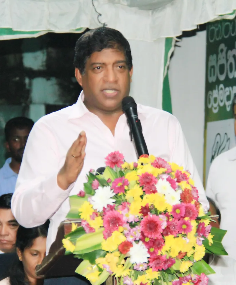 හිසට සෙවණයි - හිතට නිවනයි ඕනෑ නම් සජිත් දිනවනන්න