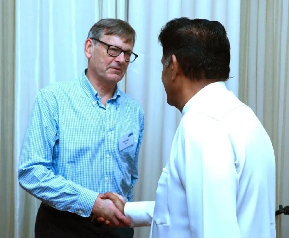 අධ්යාපනයේ පවතින ගැටලු විසඳා ආයෝජන හිතකාමී පරිසරයක් ගොඩනැගීමට රටේ ආර්ථික වර්ධනය ශක්තිමත් කළ යුතුයි