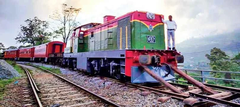 පීලි අතර නොදුවන කෝච්චියේ රාත්රියක්