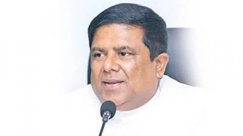 එජාප පළාත් පාලන මන්ත්‍රීවරු නායකයාට කරුණු පහදති