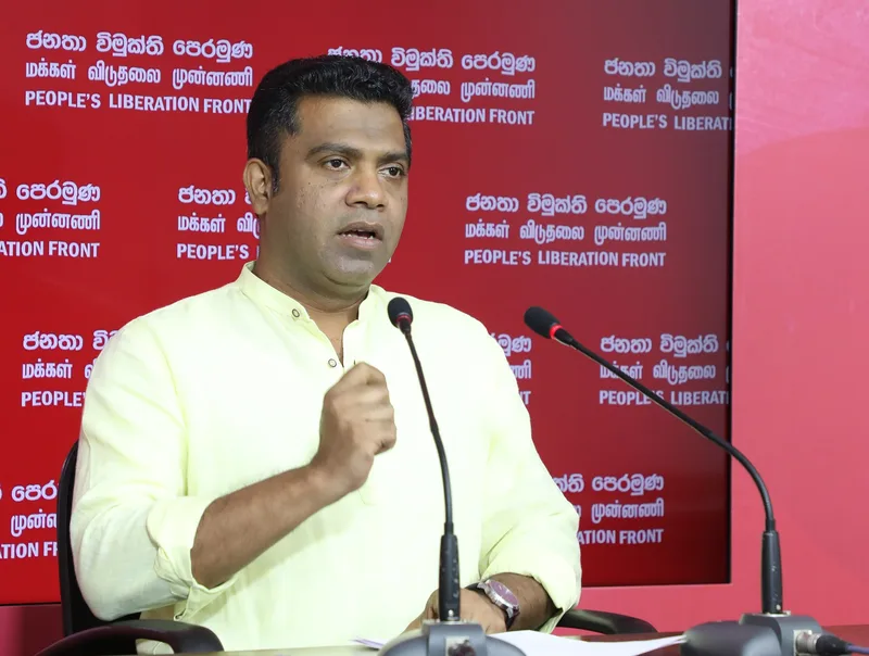 සෞඛ්යය ප්රධානීන් ආණ්ඩුවේ මත පළ කරන යන්ත්ර වෙලා ..!