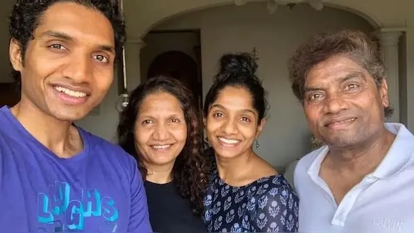 අපේ මුවගට සිනහ ගෙනෙමින් ජොනී පසුකල අඳුරු පරිච්ඡේදය