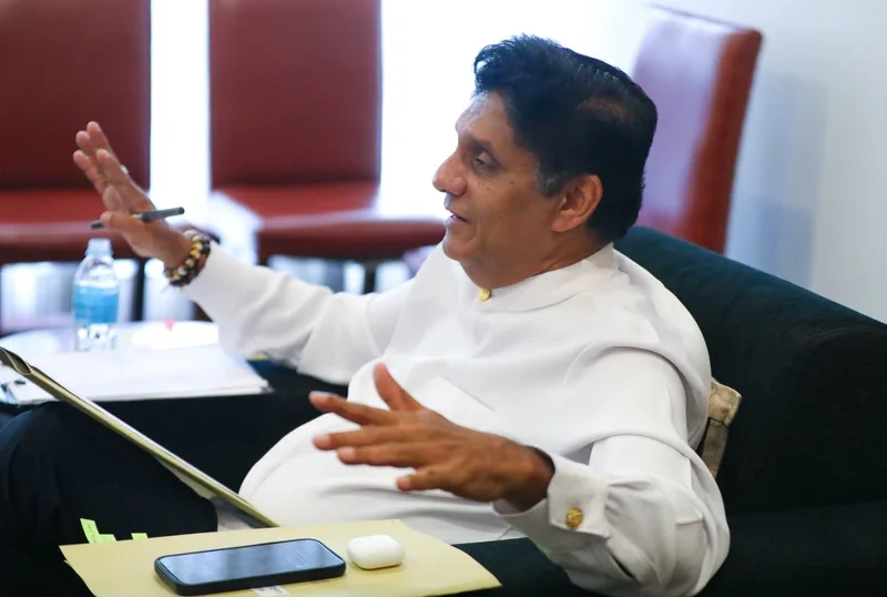 ජනතා ප්රශ්න පසෙක තබා රජය ඒකාධිපති ආඥාදායක් කරා යනවා