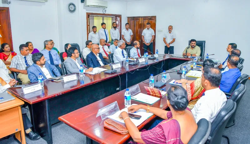 අනුර බලශක්ති අමාත්යංශයට- ක්ෂේත්රයේ ඉලක්ක සපුරා ගැනීමේ ව්යාපෘති ගැන සොයා බලයි