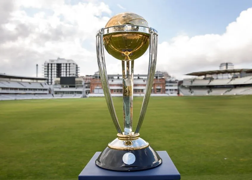 පකිස්ථානයට නොබියව ගිය ක්රිකට් ක්රීඩකයින් සිව් දෙනෙකු කපා හැරලා