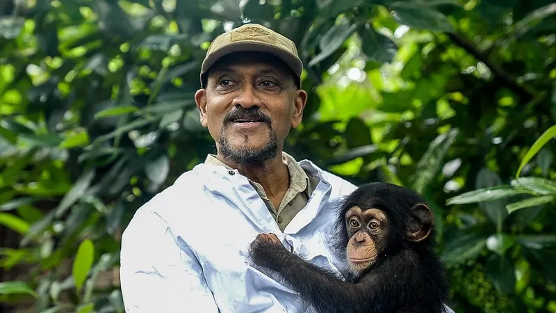 වසර 46 කට පසු සිය දරුවන්ට තම අක්මුල් පෙන්වන්නට මවු රටට පා තබන අග්රගන්ය ශ්රී ලාංකිකයා