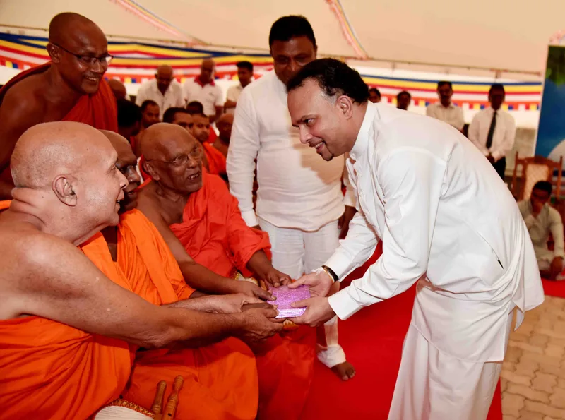 ශාසනික චිරස්තිතිය වෙනුවෙන් වැවිලි ඇමතිගෙන් කෝටි ගණනක මුදල් පරිත්යාගයක්..!