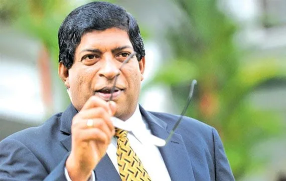එජාපයයි-නායකයයි වැනසුවේ කවුද..?