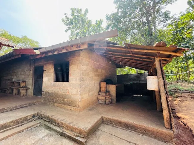 උඩවලව-ආඳොළුවේ පොඩි හමුදුරුවන්ගේ පන්සලේ අඩුපාඩු නිමක් නෑ