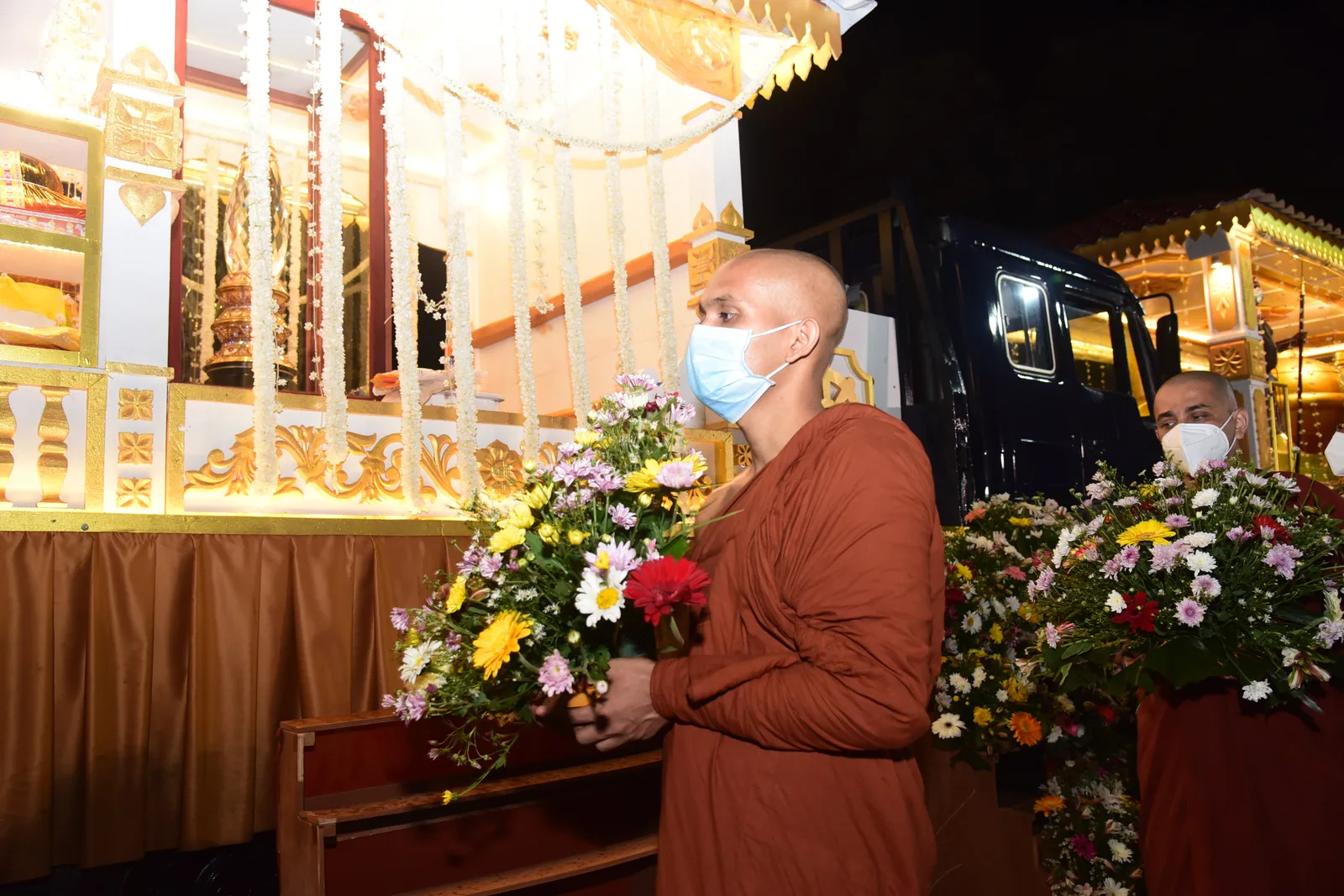 සඳහිරු සෑයේ කොත් වහන්සේ රැගත් පෙරහැර අද වාරියපොළට ලඟාවේ