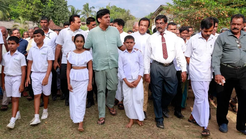 රටේ ණයත් ගෙවා හොරුත් අල්ලන හැටි විපක්ෂ නායක කියයි