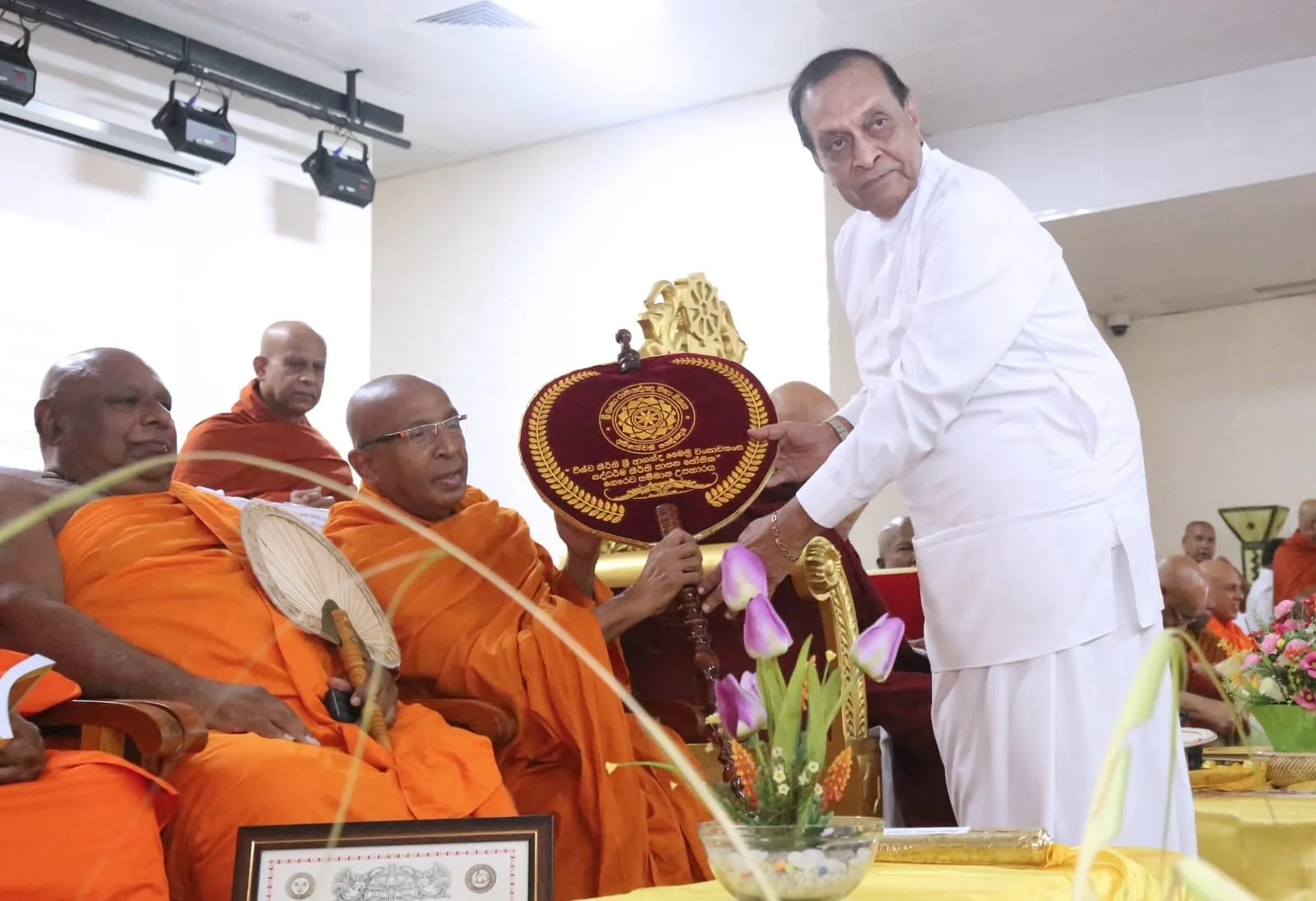 නවීන් දේශ කීර්ති සහ ශාසනාභිමානී ගෞරව සම්මානයෙන් පිදුම් ලබයි