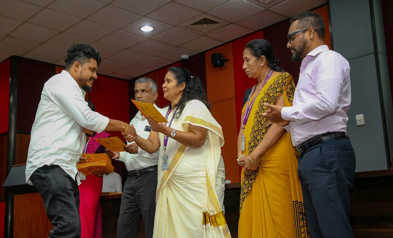 තවත් ශ්රමිකයින් 69ක් ඊශ්රායලයට පිටව යයි